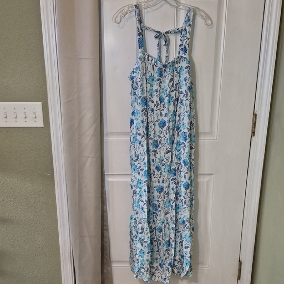 ❤️ 3/$18 SALE Old Navy Blue and White Floral Maxi Dress XL - Picture 1 of 4